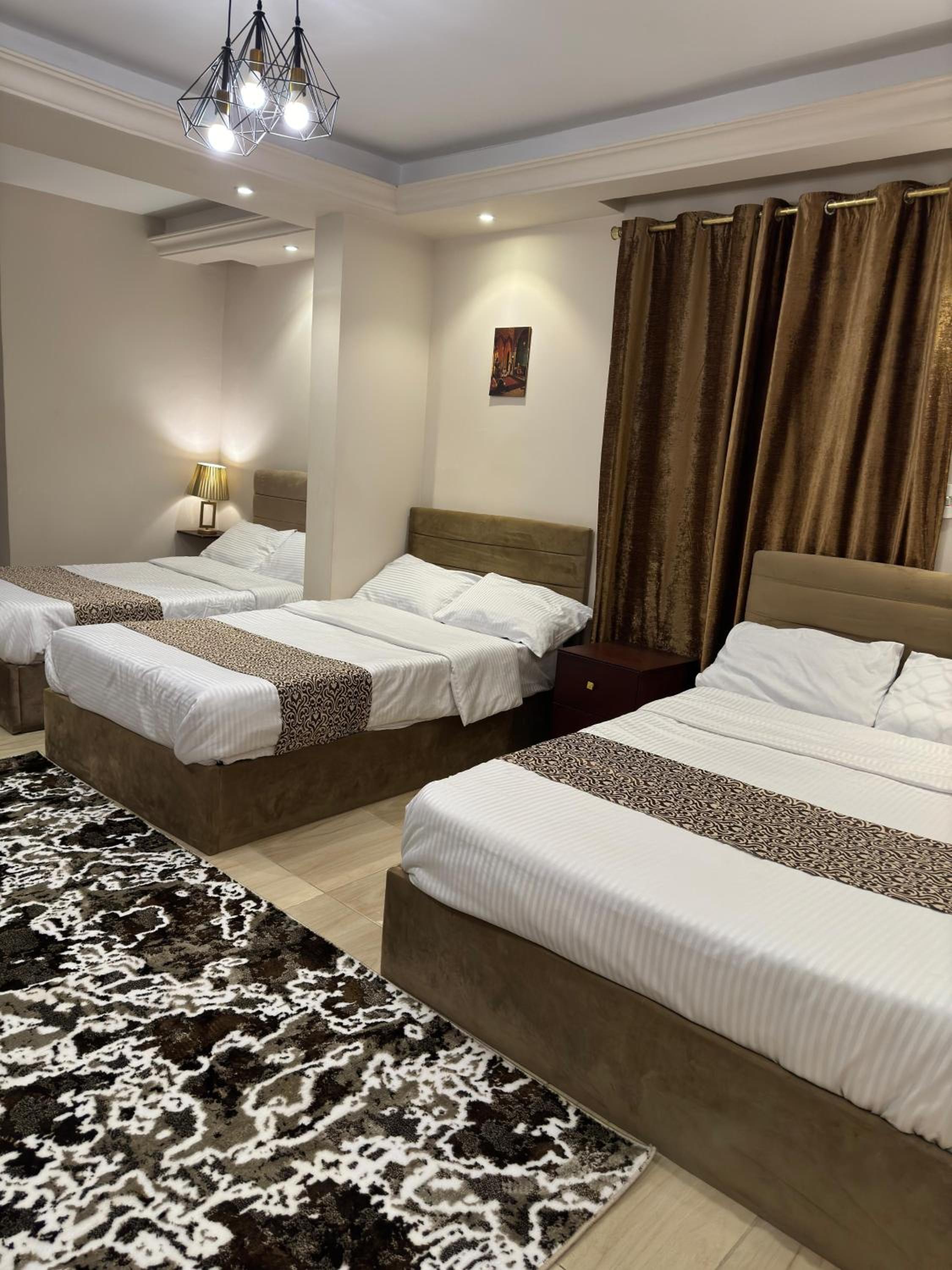 King hur pyramids inn