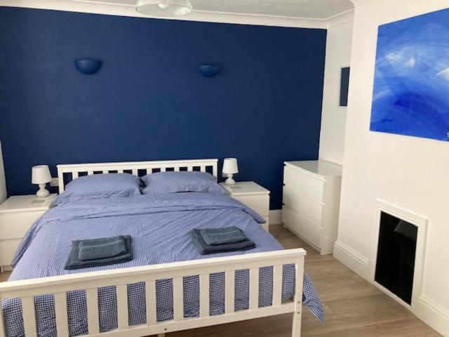 Christchurch Vacations - Highcliffe Apartment with Parking - Property Image 2
