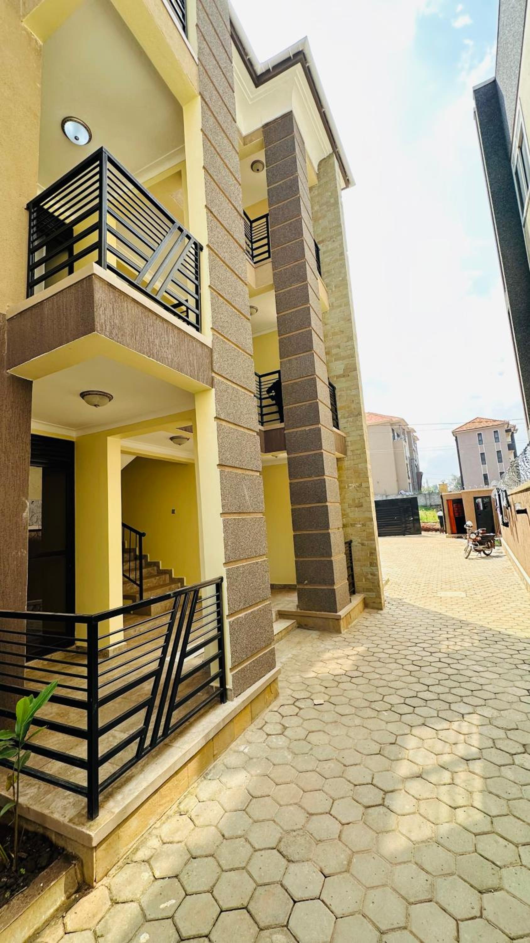 BlackOak Luxury Home 1BR/ Dstv/Free Wi-Fi view 2