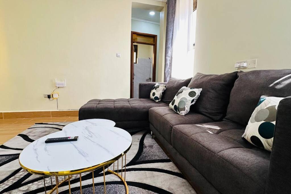 BlackOak Luxury Home 1BR/ Dstv/Free Wi-Fi view 4