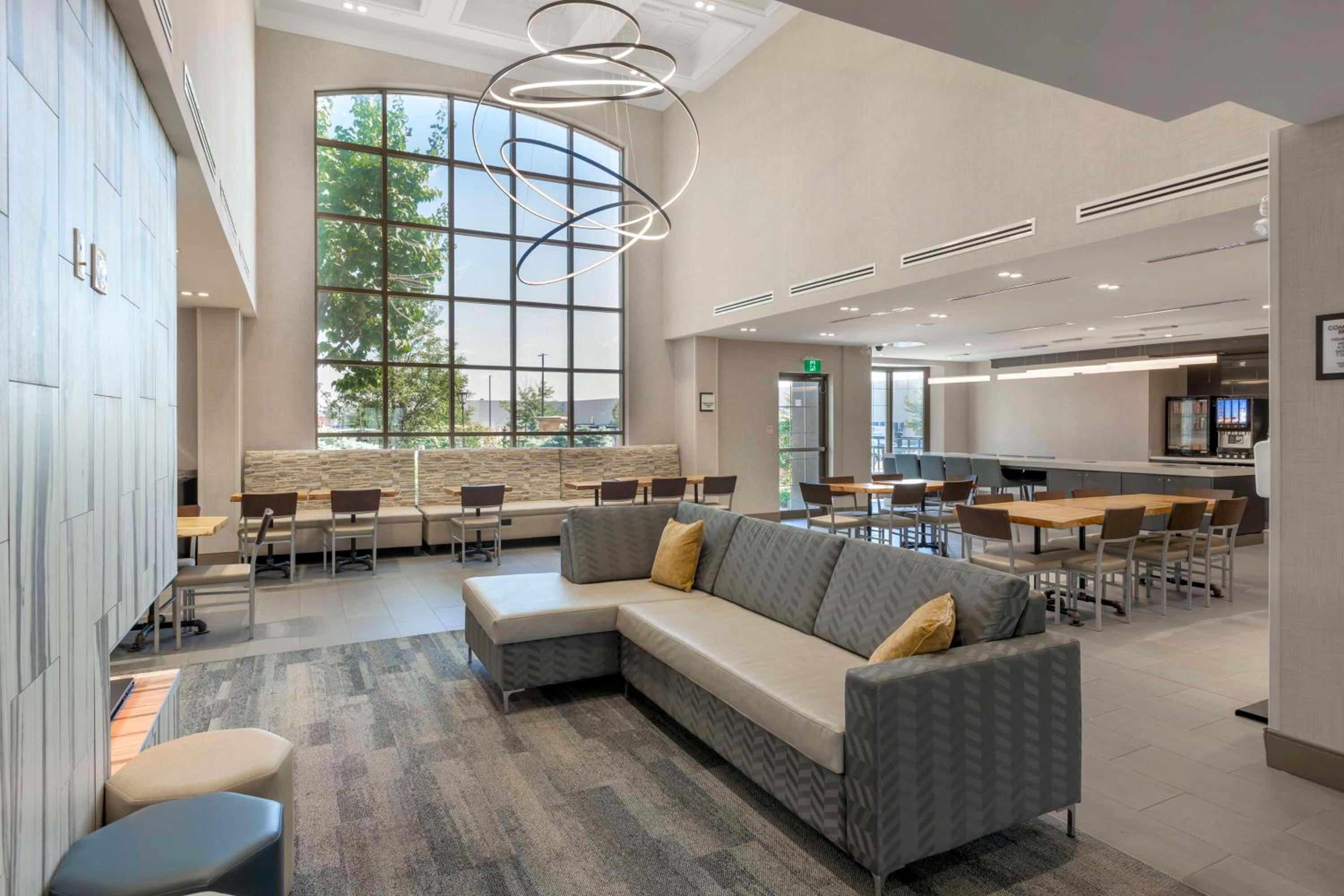 Executive Residency by Best Western Toronto-Mississauga-1