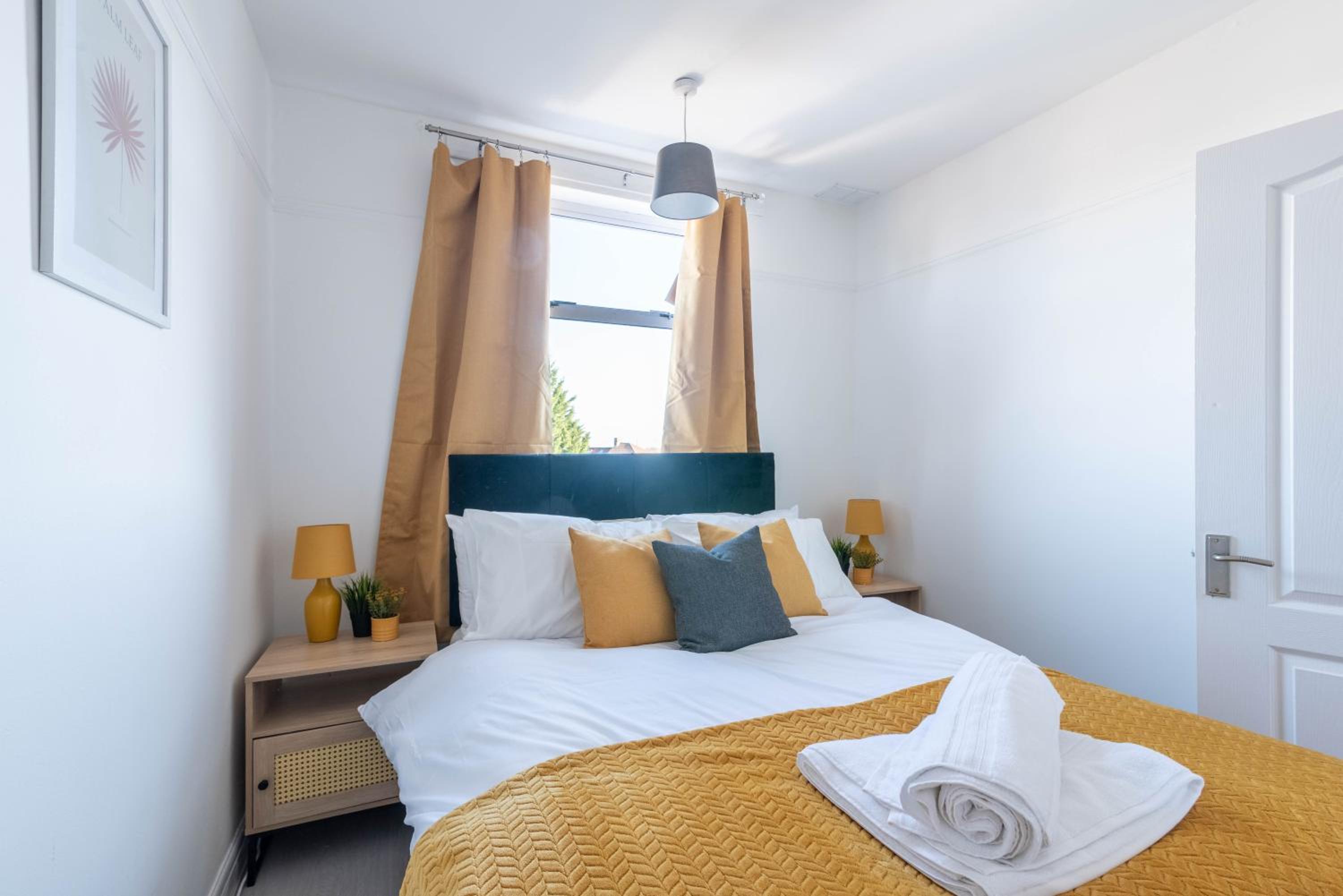 Ivy House - 3 Bedroom House - Contractor Stay view 4