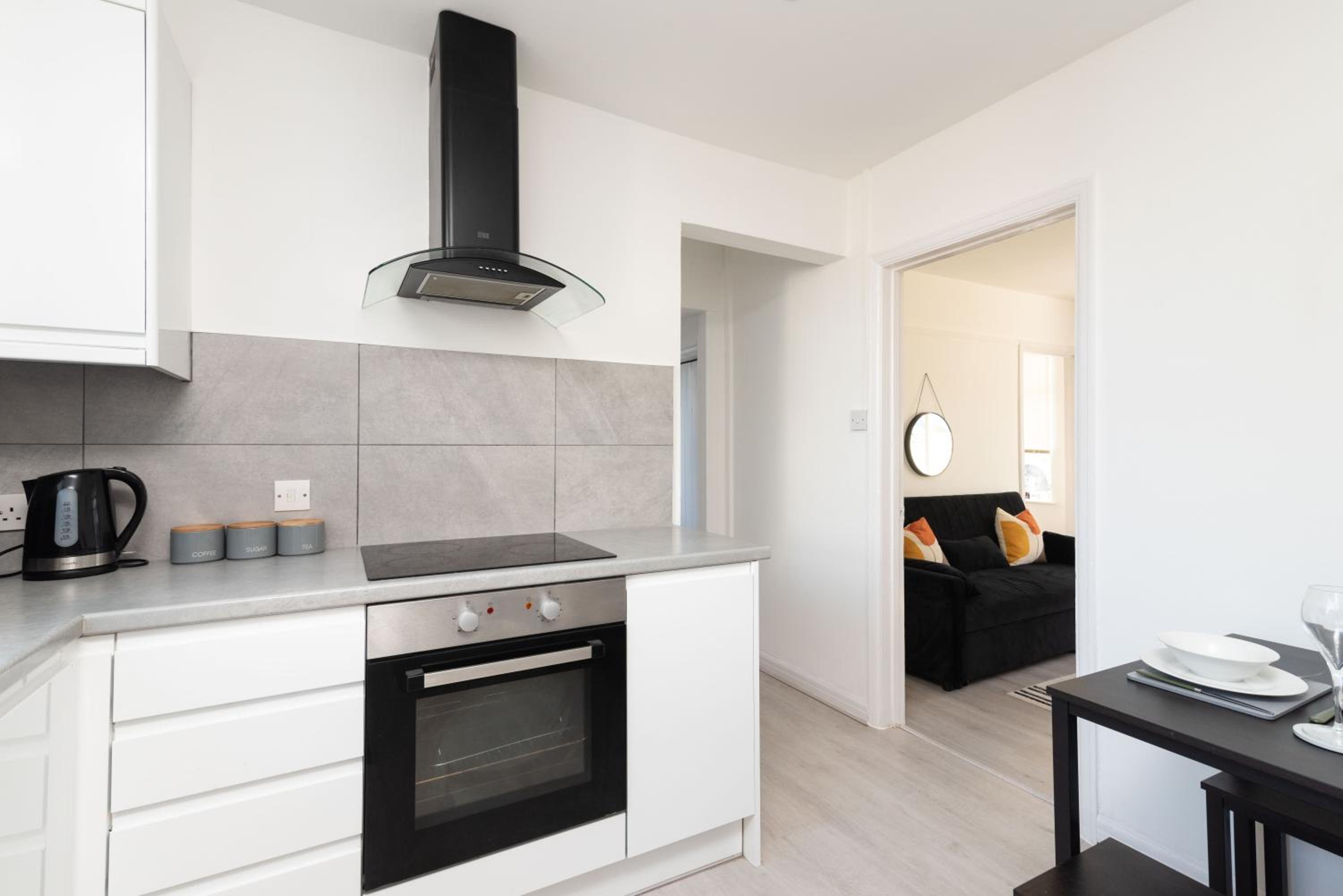 Ivy House - 3 Bedroom House - Contractor Stay view 5