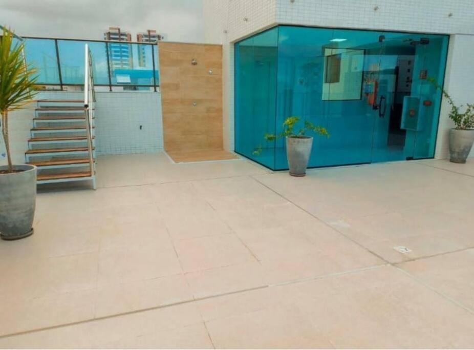 Flat com piscina a 200m da praia