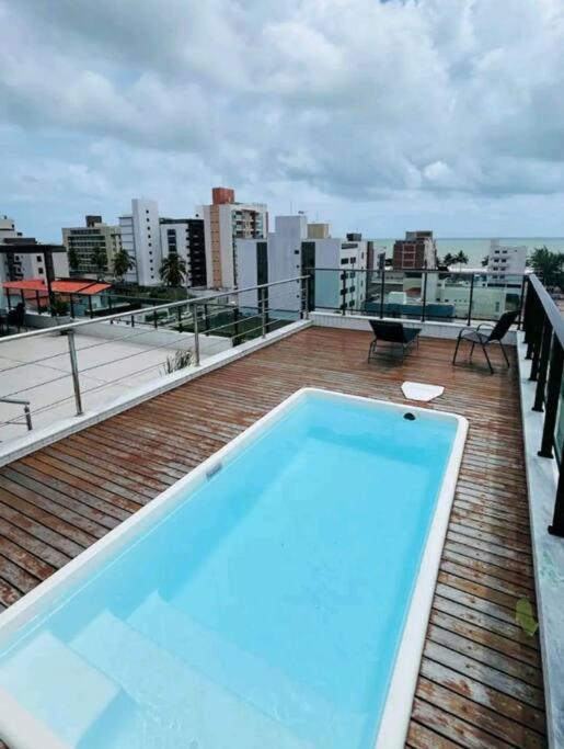 Flat com piscina a 200m da praia