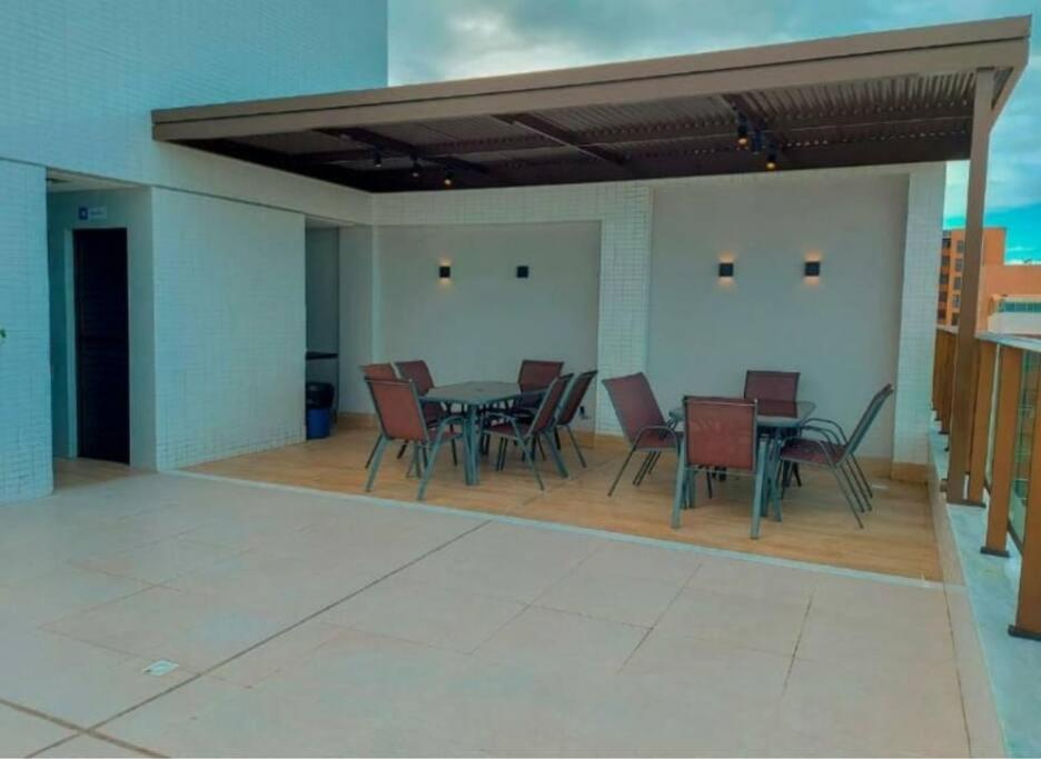 Flat com piscina a 200m da praia