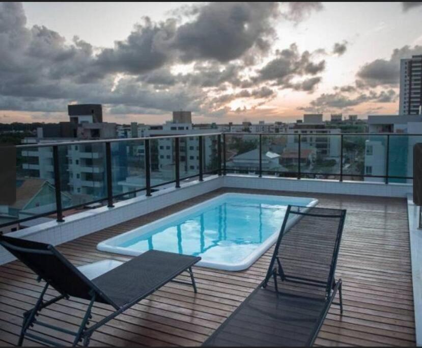 Flat com piscina a 200m da praia