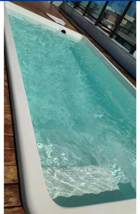 Flat com piscina a 200m da praia