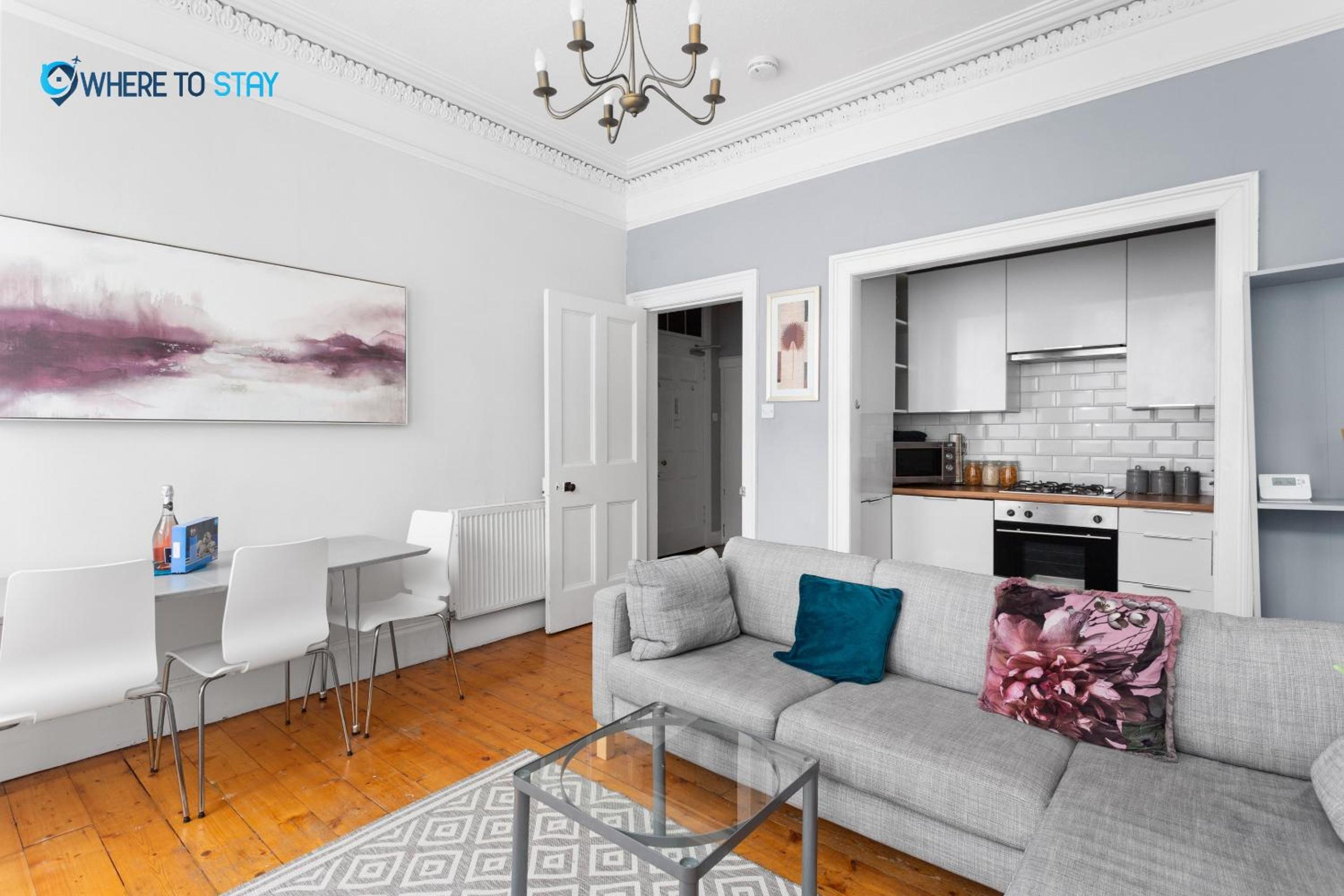 First Floor-2 Bedroom Apartment- by Holiday Homes view 4