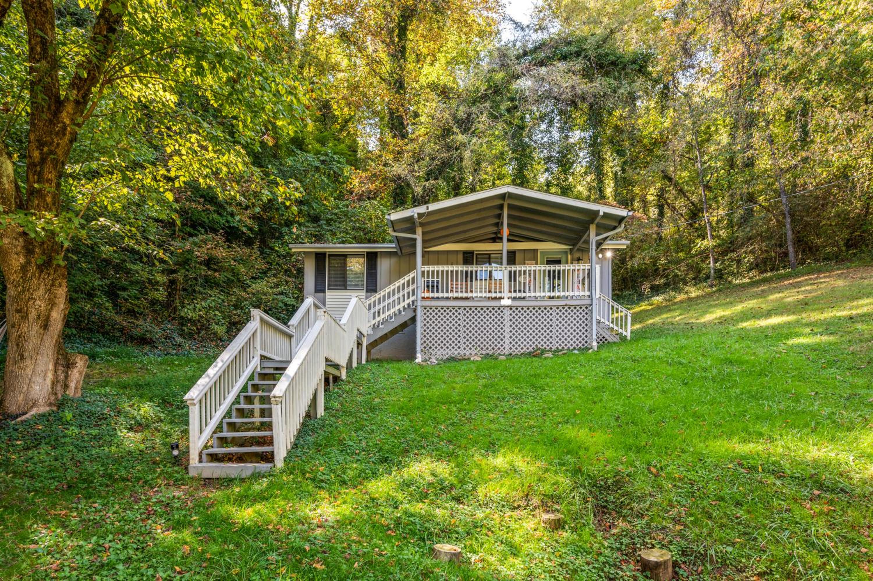 Hotel Fishin' In The Dark - Cozy Cabin - Image 1