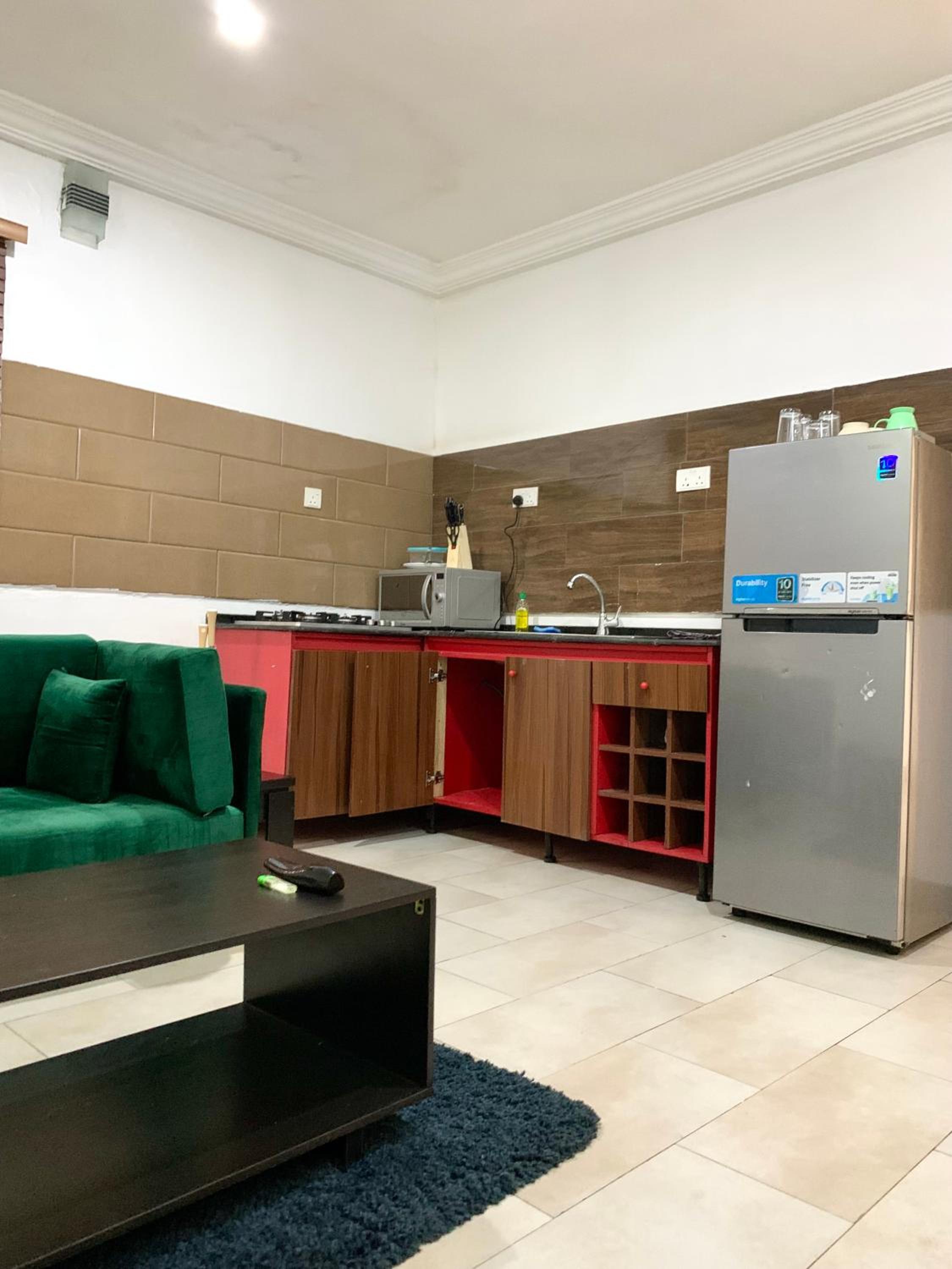 Comfy 1-BDR - Wi-Fi, Swimming Pool, & Mins DRV to Airport view 2