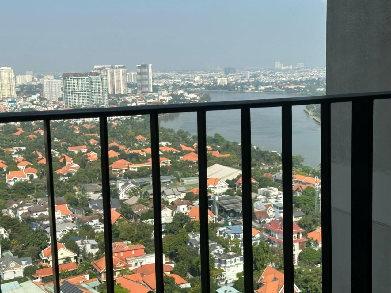 CozyRosy Stays 2BR - Masteri Thao Dien