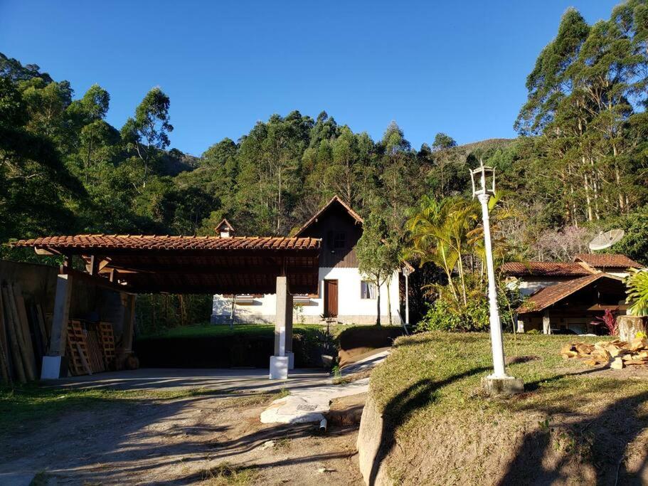 Casa Chalé Caminho do Vale