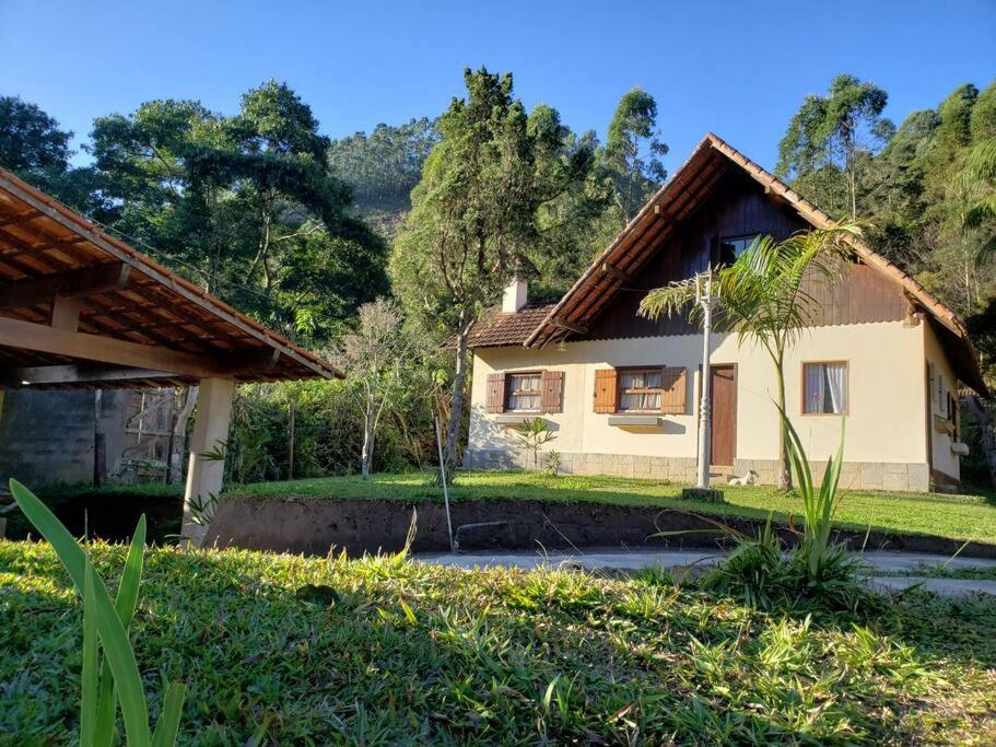 Casa Chalé Caminho do Vale