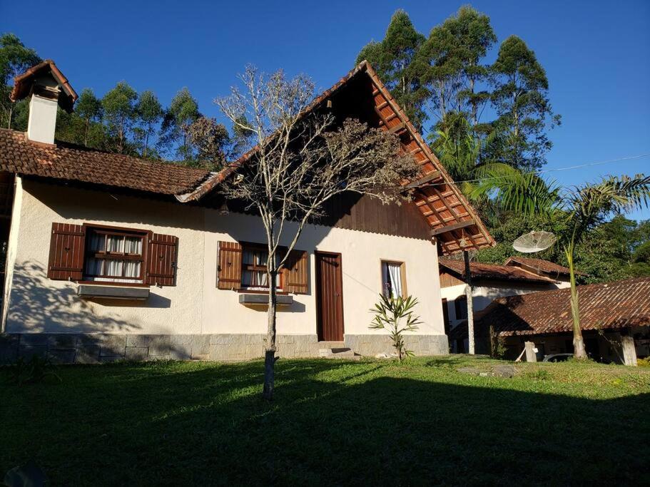 Casa Chalé Caminho do Vale