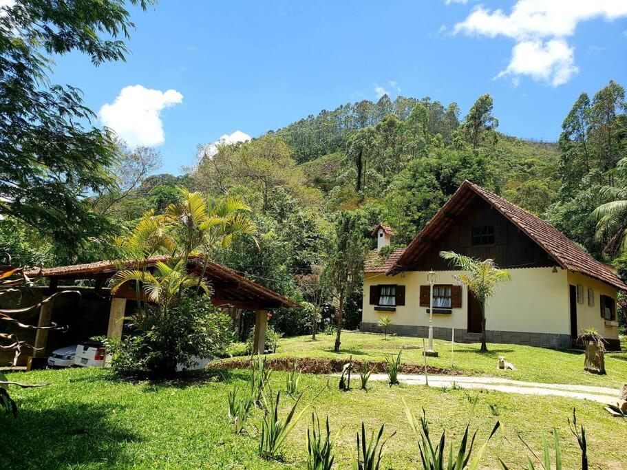 Casa Chalé Caminho do Vale