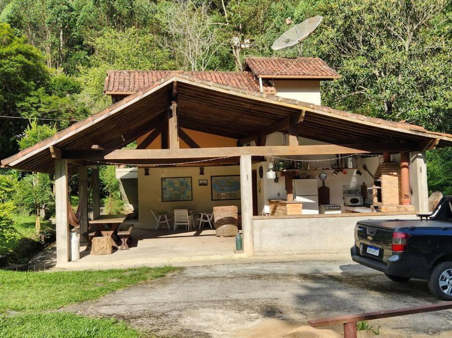 Casa Chalé Caminho do Vale