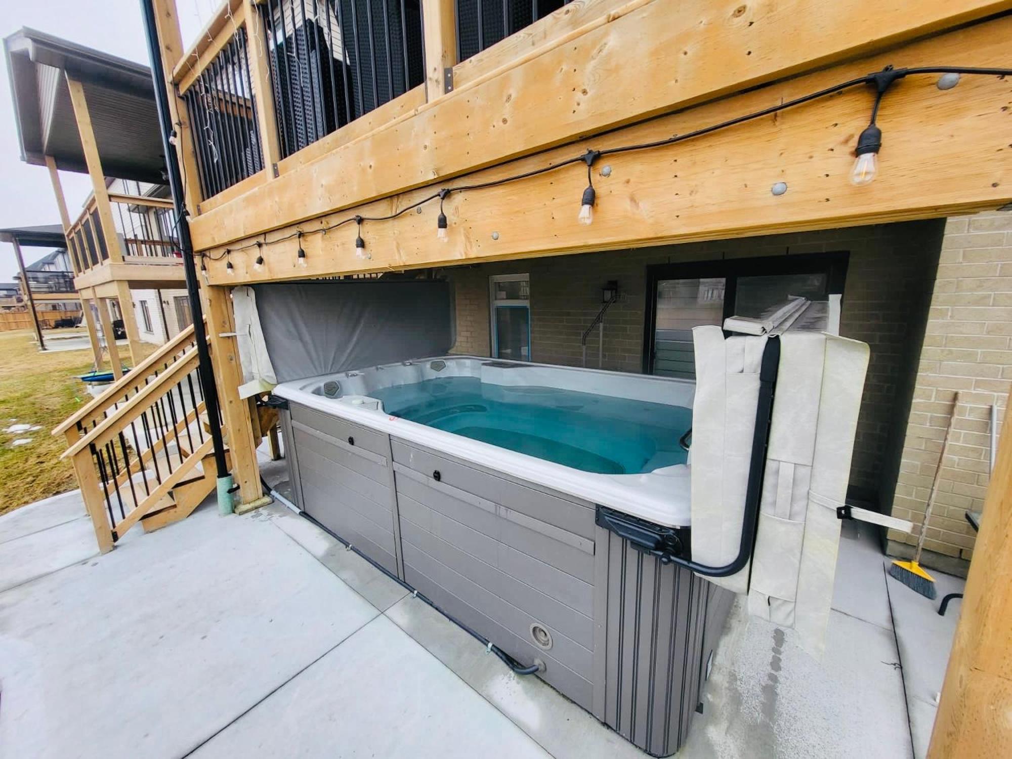 Holiday home with all season Swim spa & Pond view
