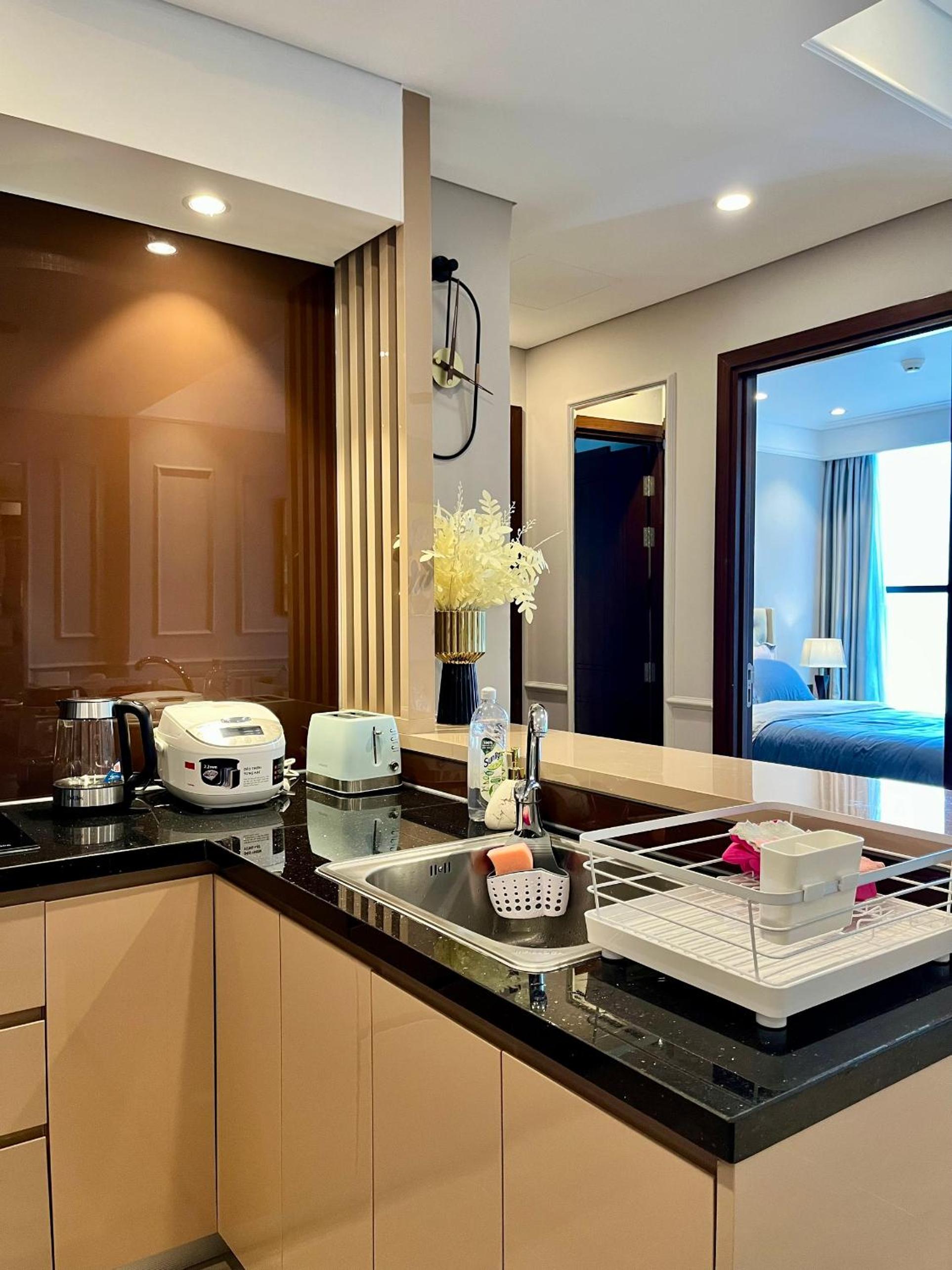 Luxury 2Bedroom Apartment with Ocean view 25th Floor view 4