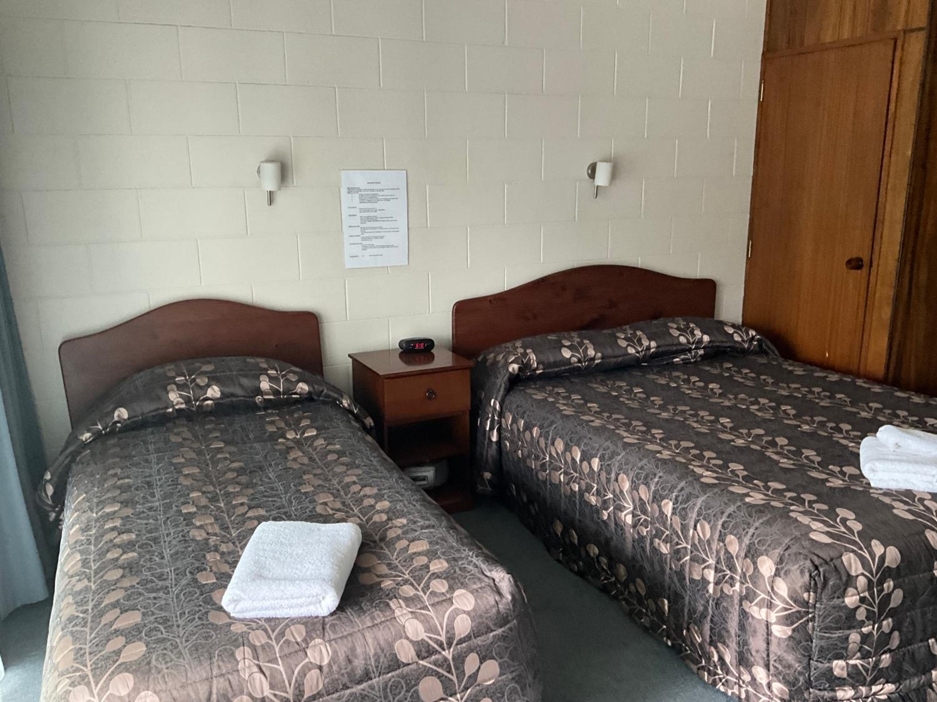 Charlies Motor Lodge view 4