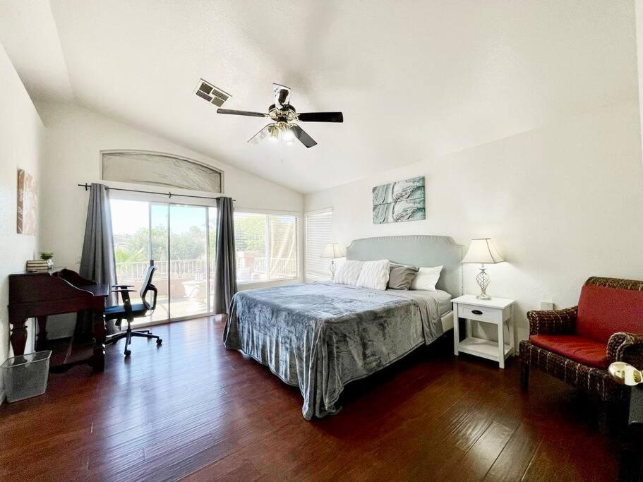 Balcony! patio! outdoor dining! pool! 4 bedrooms! view 3