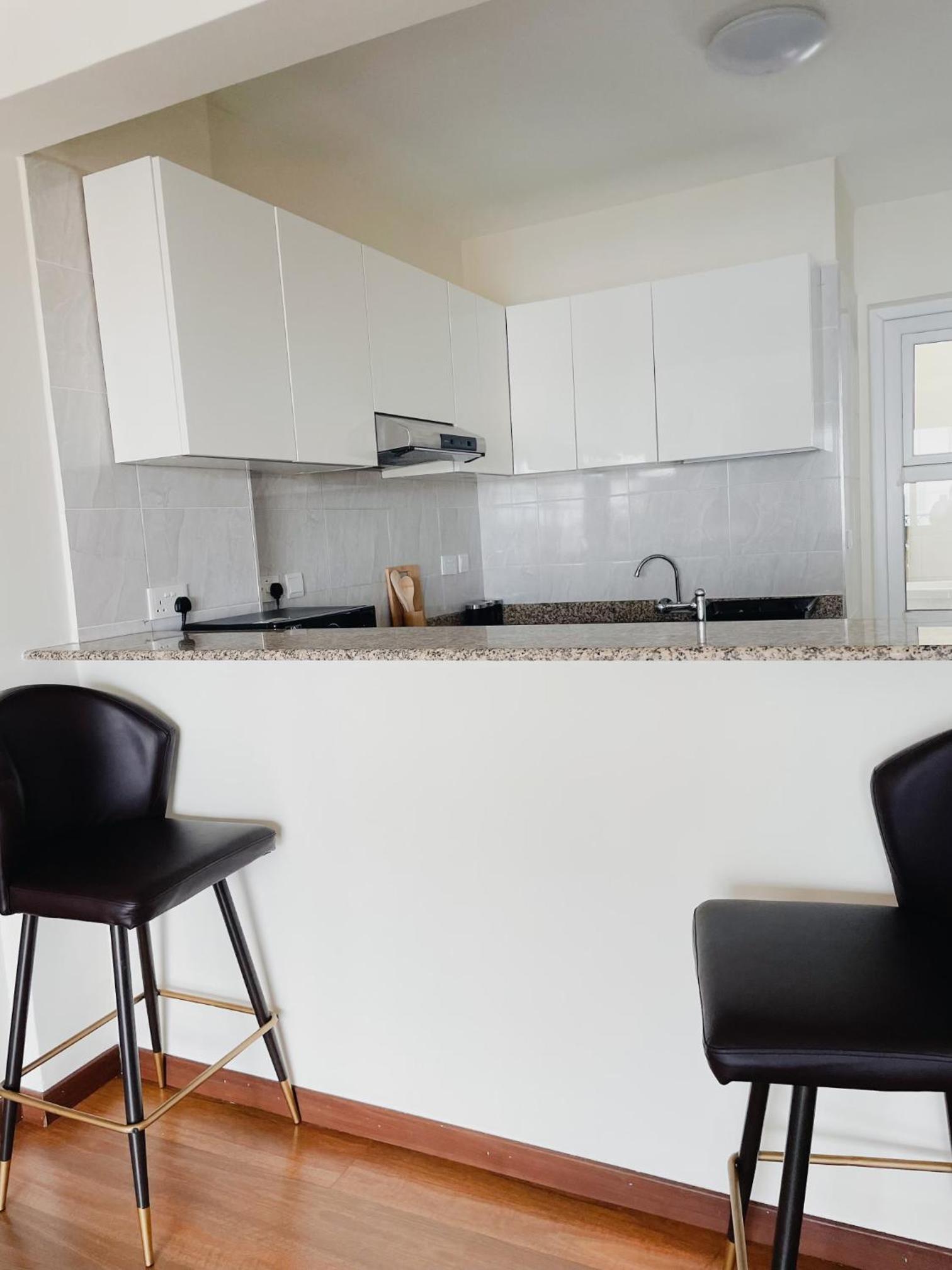 The Crescent- serene, luxury 2br apartment with balcony, office, gym and sauna in Kileleshwa Lavington view 4