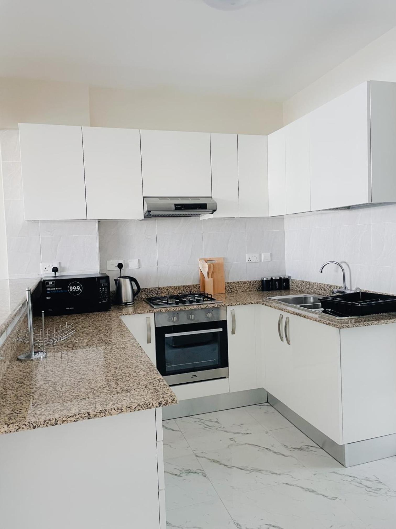 The Crescent- serene, luxury 2br apartment with balcony, office, gym and sauna in Kileleshwa Lavington view 3