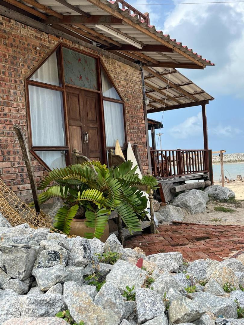 Rumahbatu Beach Cottage photo 7