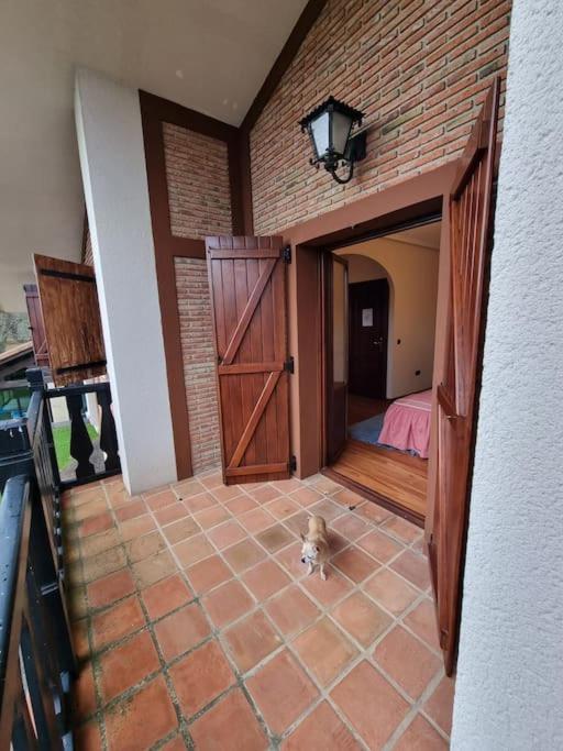 Chalet con piscina climatizada.