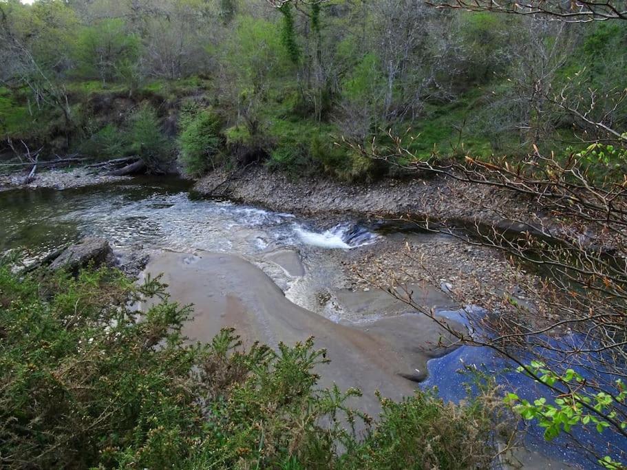 Chalet con piscina climatizada.