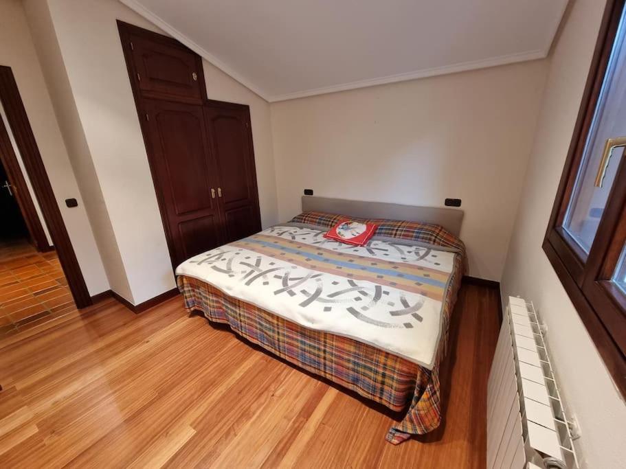 Chalet con piscina climatizada.