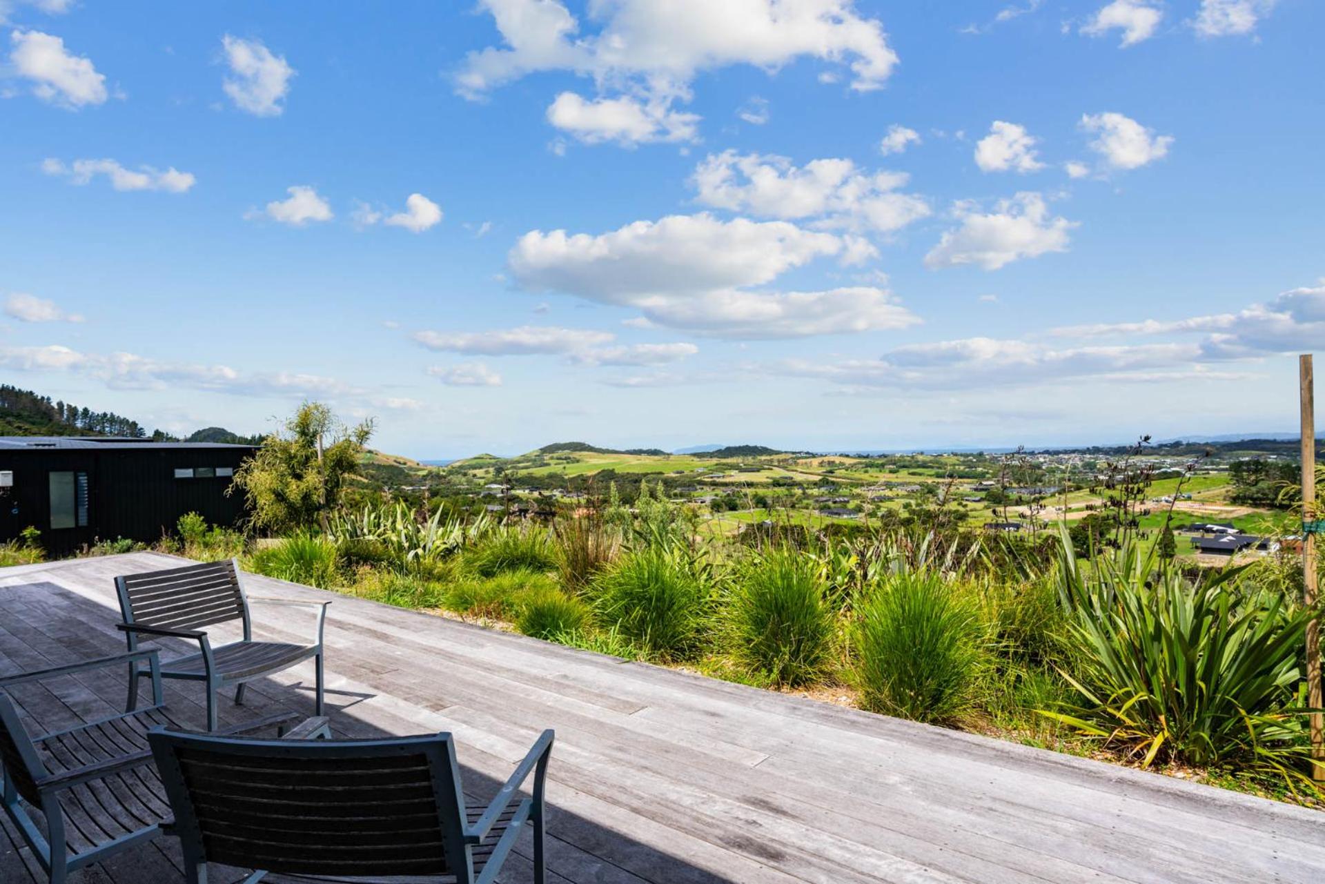 Mangawhai Magic - Mangawhai Heads Holiday Home view 3
