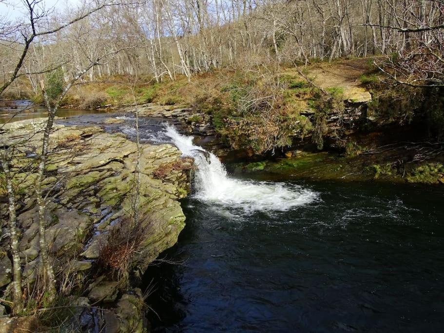 Chalet con piscina climatizada.