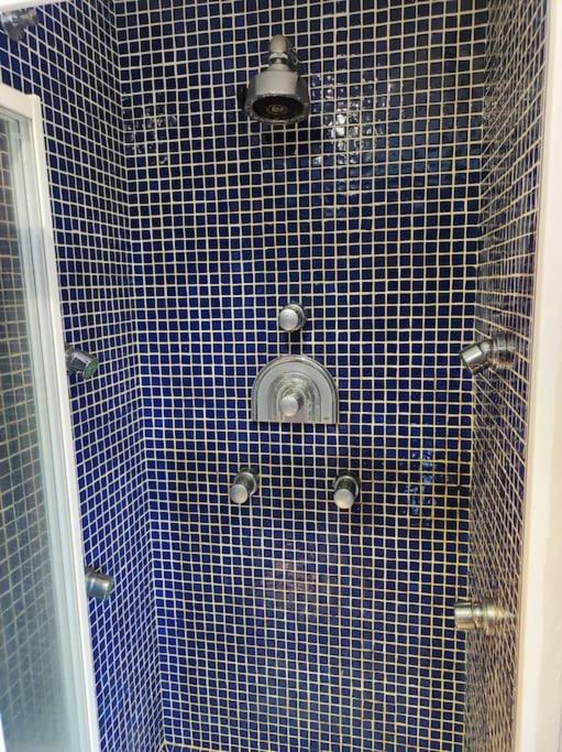 Chalet con piscina climatizada.