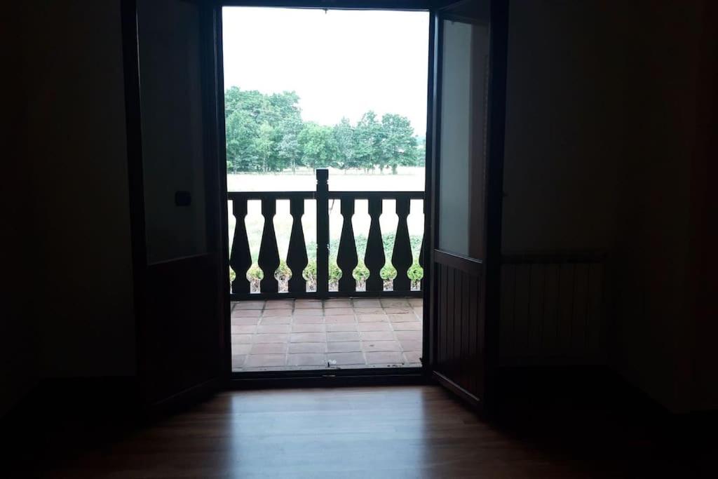 Chalet con piscina climatizada.