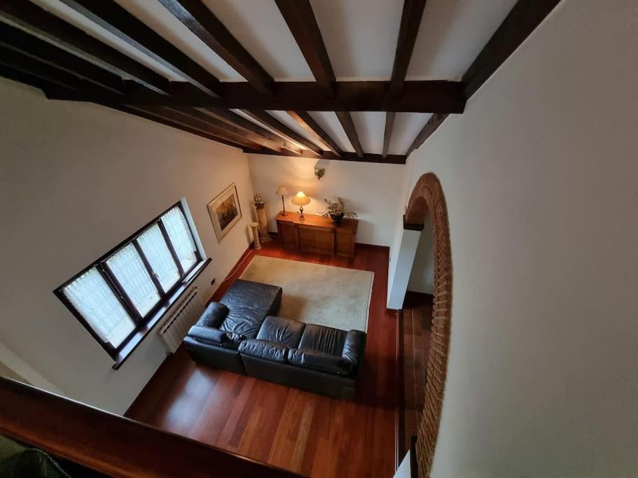 Chalet con piscina climatizada.