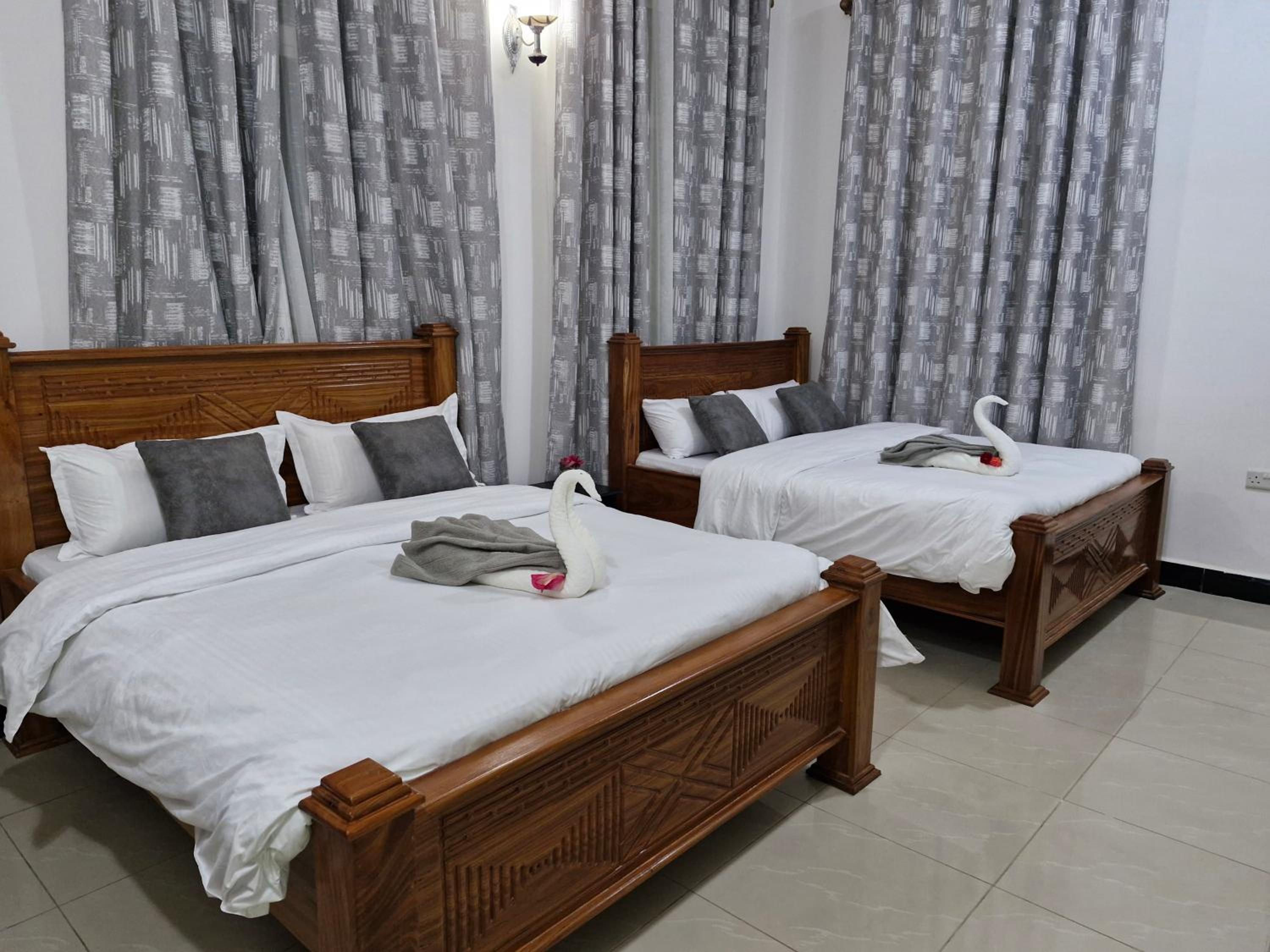 64 ZENJ HOUSE Luxury AIRPORT HOTEL view 4