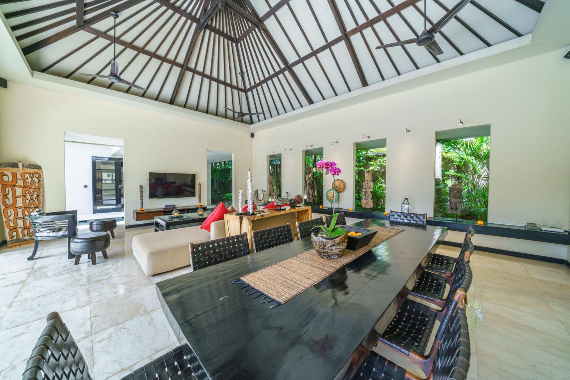 Exquisite 4BD Luxury Villa in the Heart of Berawa view 2