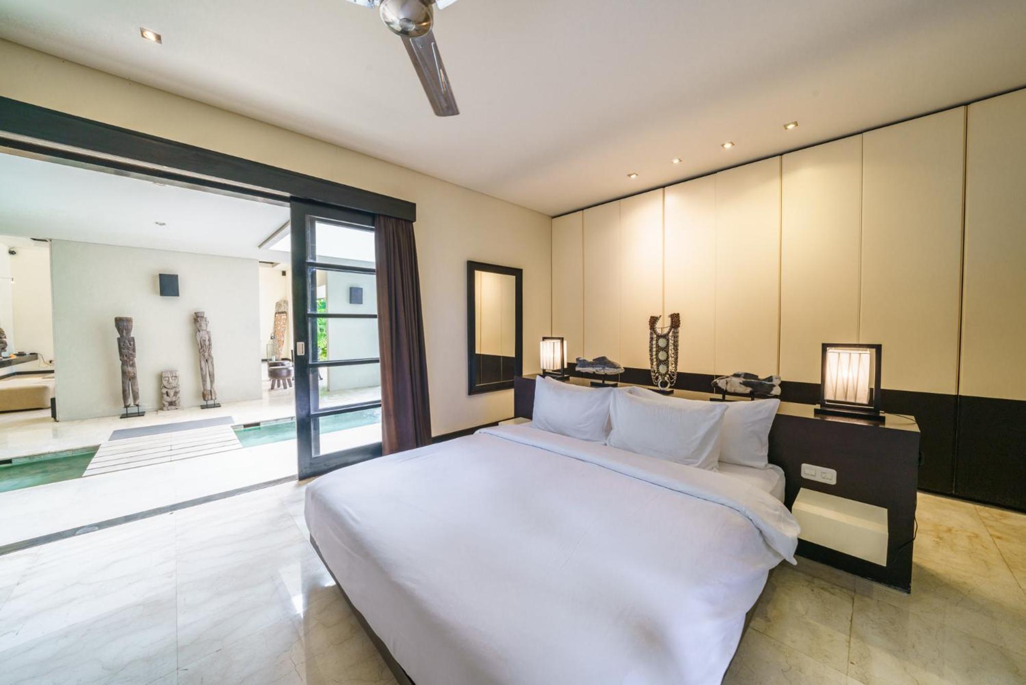 Exquisite 4BD Luxury Villa in the Heart of Berawa view 5