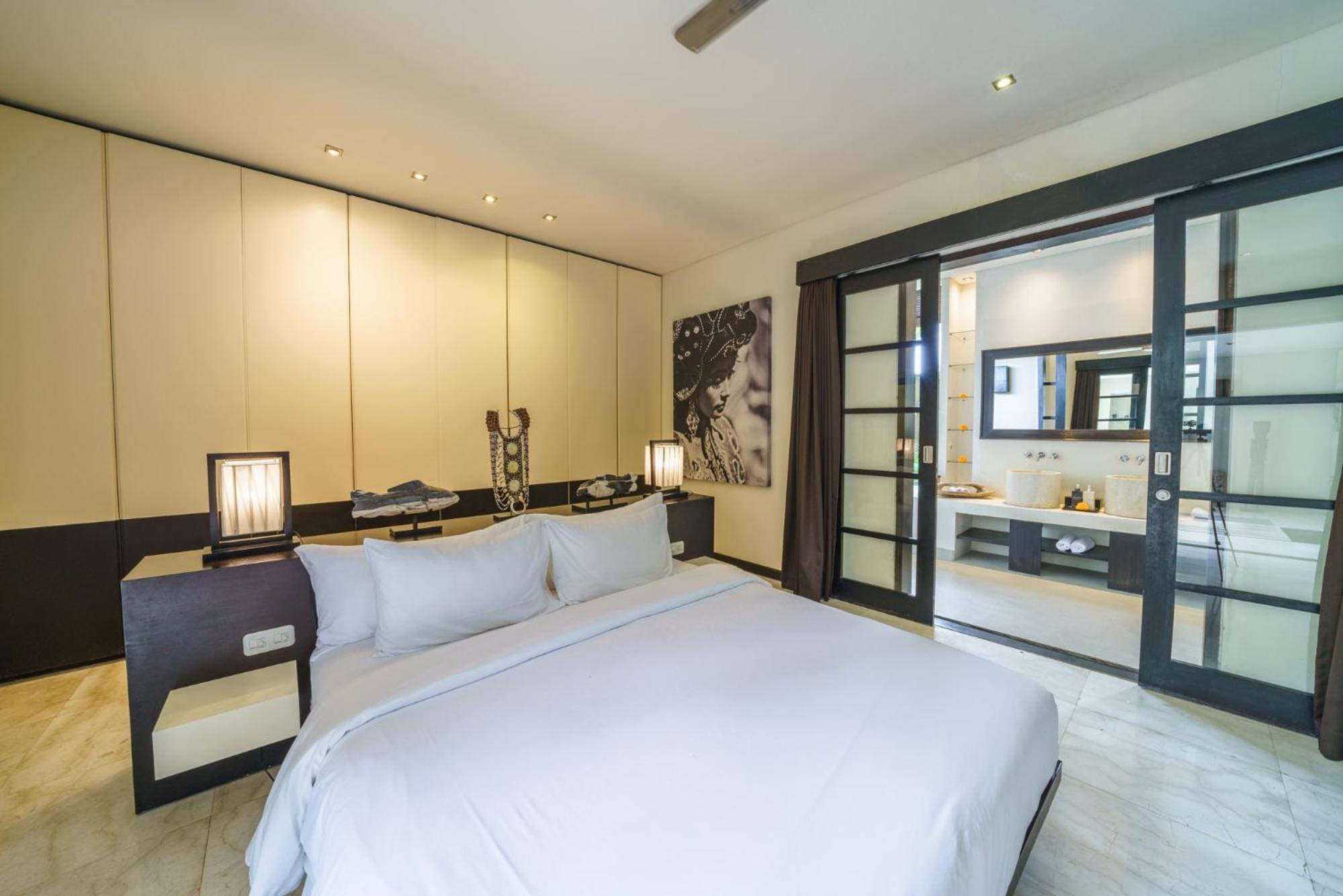 Exquisite 4BD Luxury Villa in the Heart of Berawa view 4