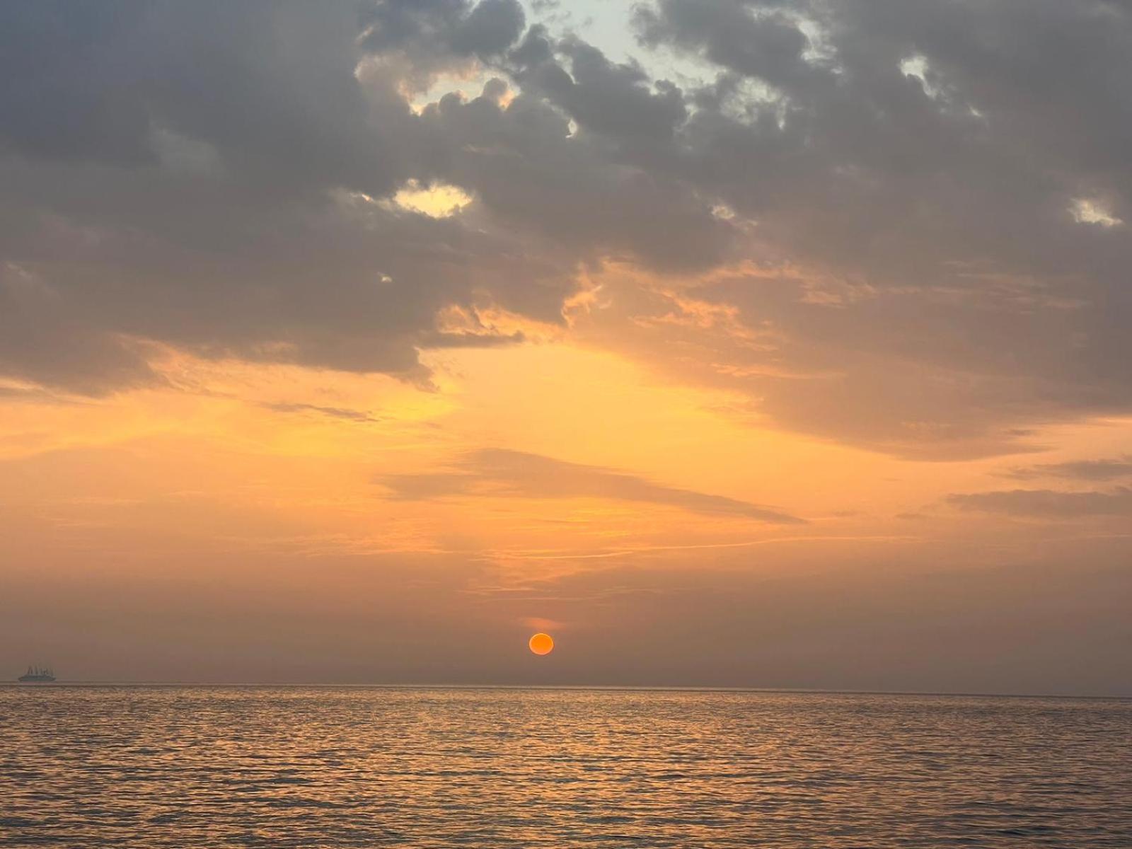 Seaview Apartments Alkis