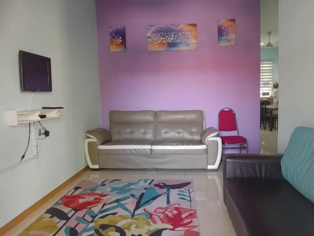Ainul 74 Homestay