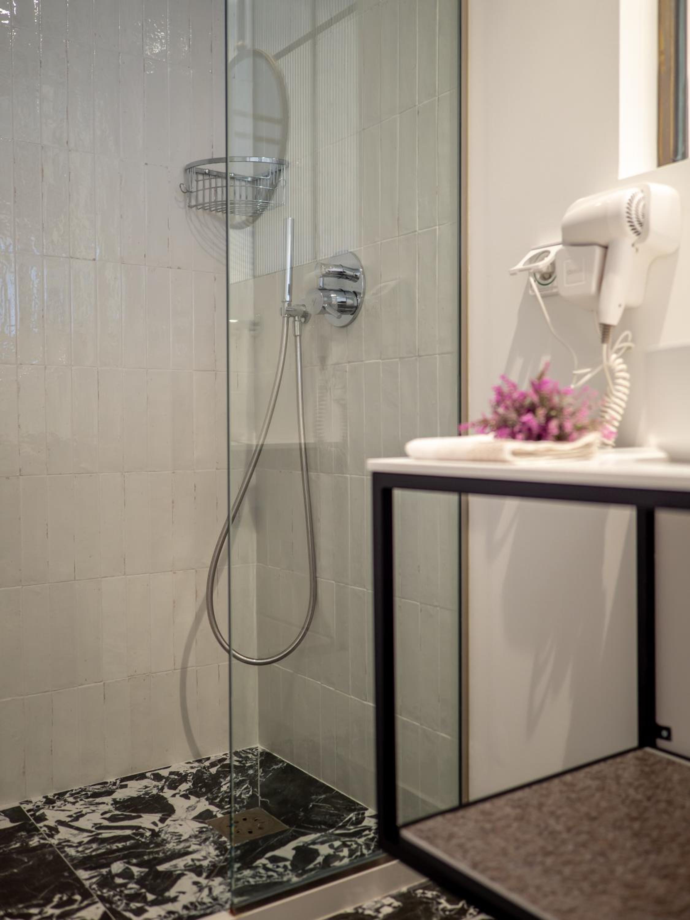 MUSES LUXURY SUITES