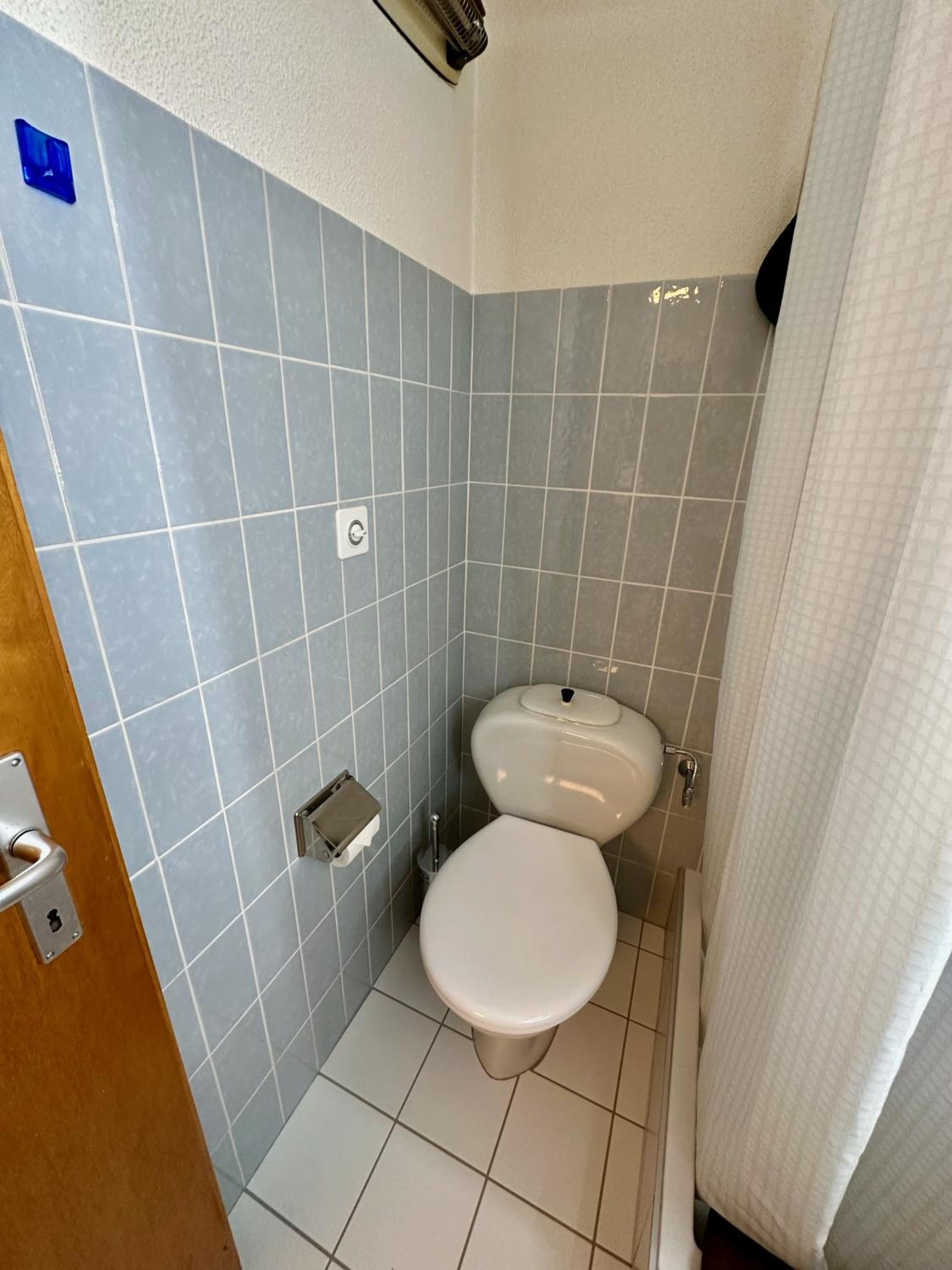 Studio Serenity, 4 min walk to center!