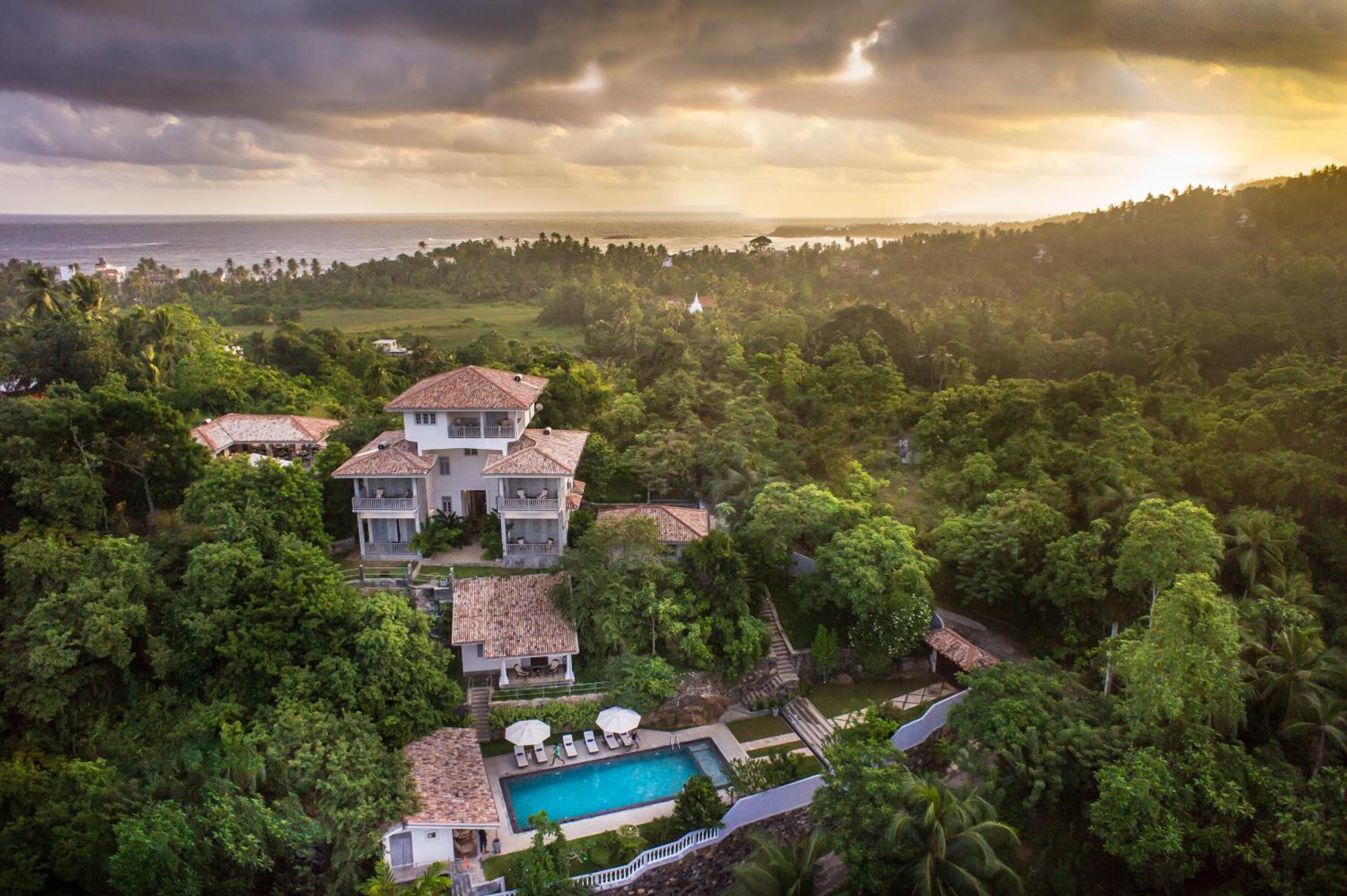 Hotel The Horizon Hill Top Villa - Image 1