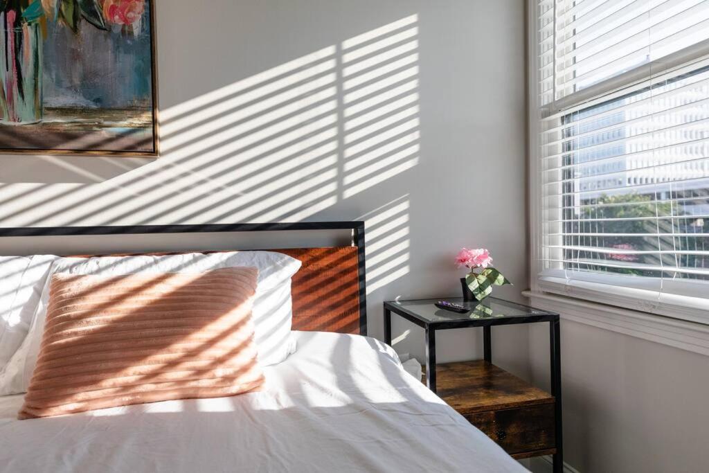 Luxury 2BR Suite King Beds with Optional Parking Near Vanderbilt & Broadway view 4