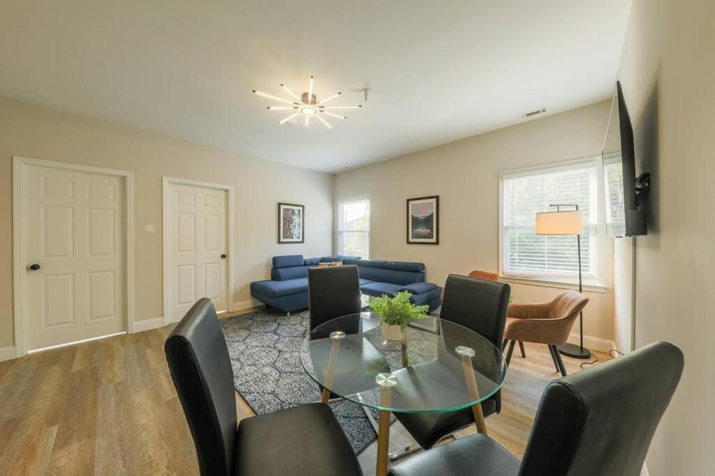 Luxury 2BR Suite King Beds with Optional Parking Near Vanderbilt & Broadway view 3