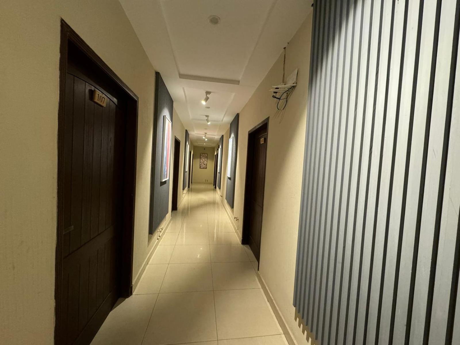Shelton Boulevard Hotel Lahore