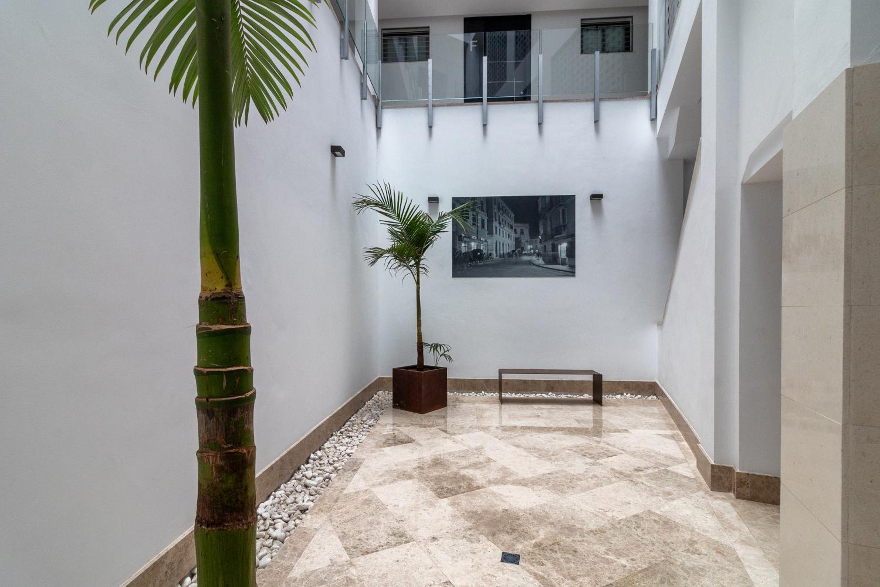 NT Luxury Central Duplex with Terrace & Parking