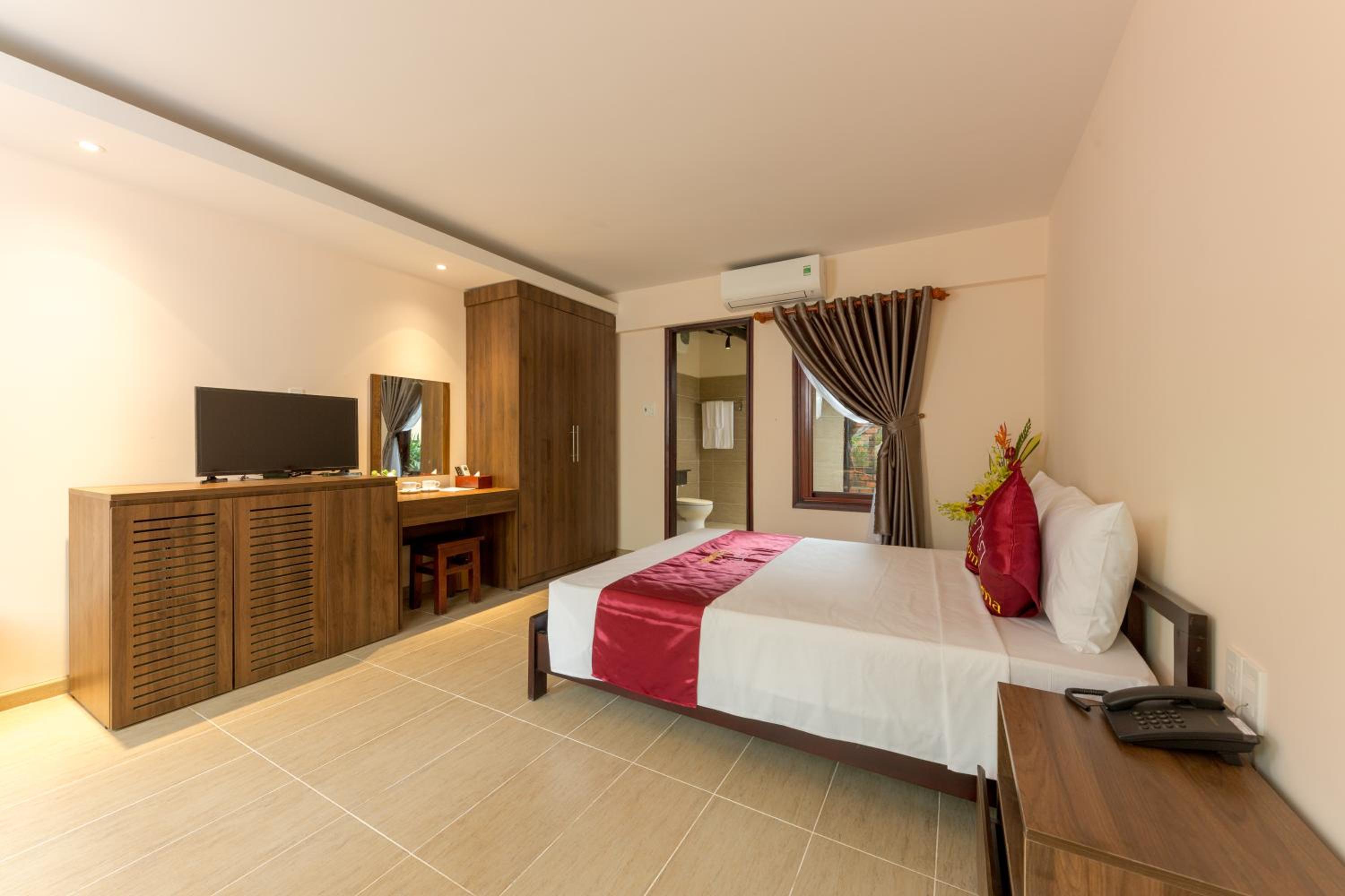 La Paloma Resort